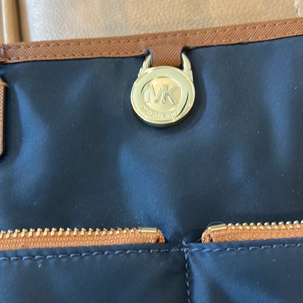 Micheal Kors Black cloth shoulder bag trimmed in brown - Picture 11 of 13